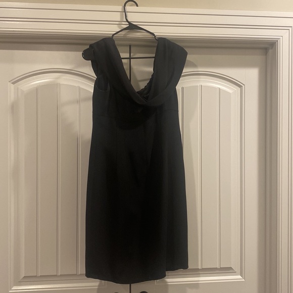 Little black dress - Picture 3 of 3